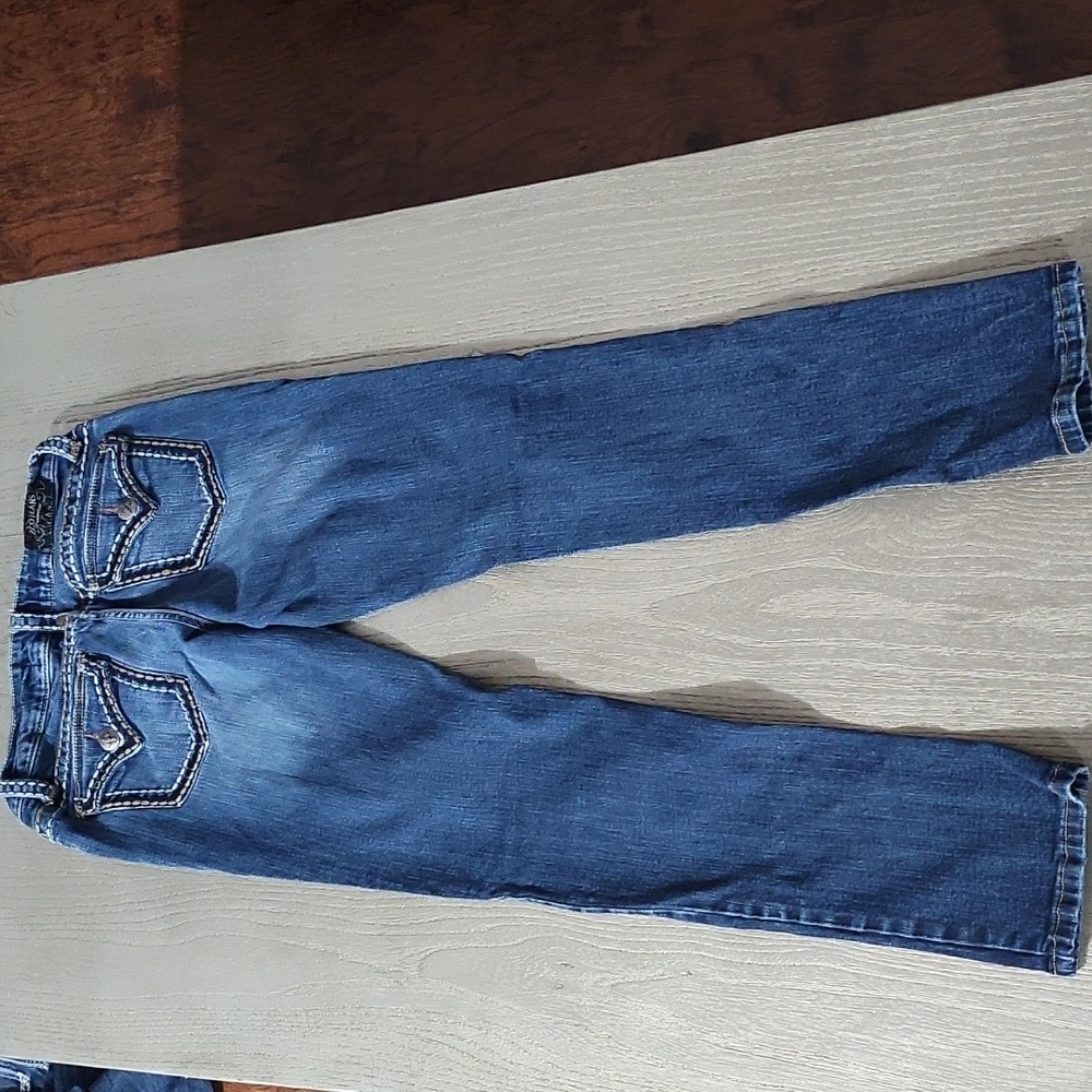 ZCO Womens Medium Wash Jeans. Size 7. Inseam 27.